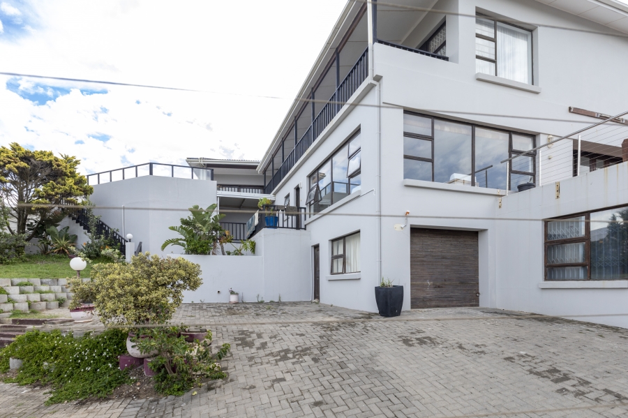 8 Bedroom Property for Sale in West Beach Eastern Cape